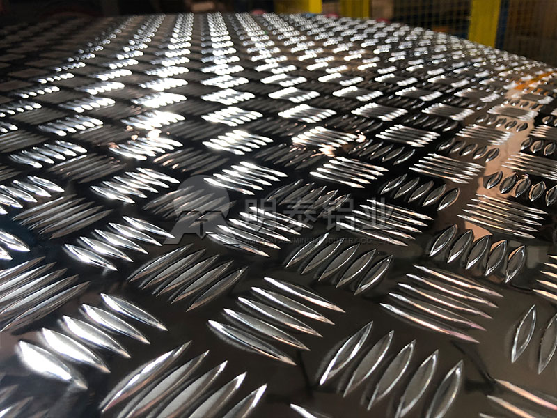 明泰鋁業(yè)花紋鋁板分類有哪些？五條筋花紋板價格多少？