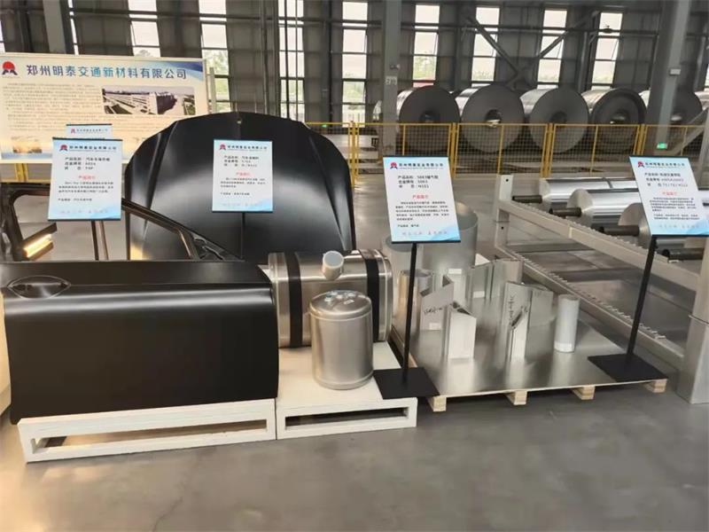 河南省委書記樓陽生、省長王凱蒞臨明泰鋁業(yè)子公司明晟新材料參觀調(diào)研